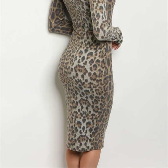 Beautiful Leopard print long sleeve off the shoulder light knit dress - Picture 4 of 4